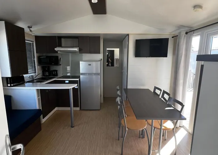 Mobil 014 Climatise -camping La Nouvelle 3ch- 6 Personnes * Port-la-Nouvelle